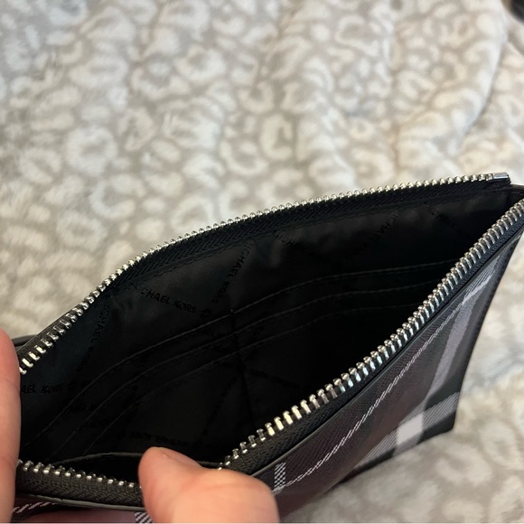 MK jet set XL plaid wristlet - Picture 2 of 8